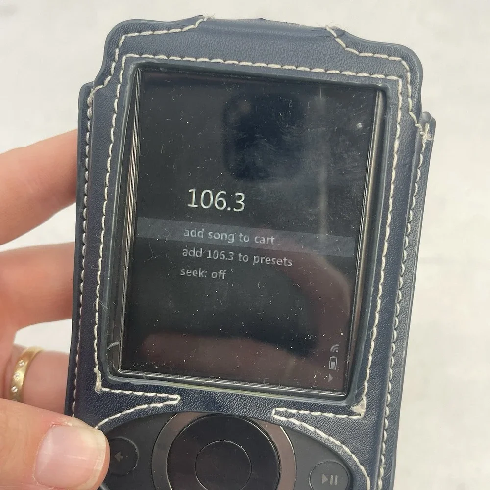 Microsoft Zune 1st Generation 30 GB Black MP3 & FM Media Player 1089 Blue Works